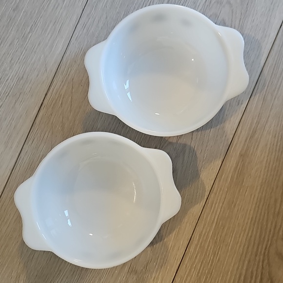 Vintage Pyrex Gaiety Snowflake Small 5" Cinderella Mixing Bowl Set Of 2 - Picture 4 of 12